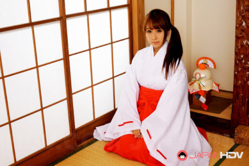 Yui Misaki poses so sexy in a kimono for Japanhdv!