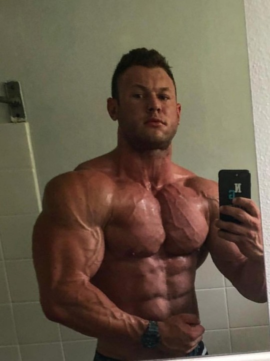 aron1265:  Mike Pearson 💪💪