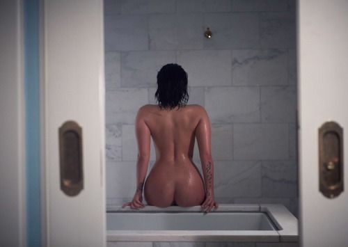Porn famousrichones:Demi Lovato photos