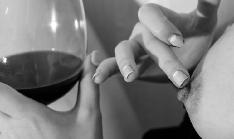 wichsenbierundhousemusik: sizzlinghotray: Mmm now that is how I need my wine 