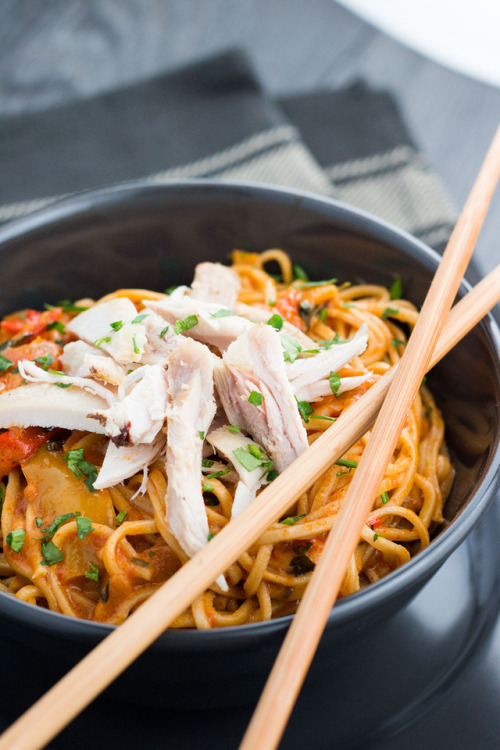 foodffs: Chicken and Curry NoodlesFollow for recipesGet your FoodFfs stuff here