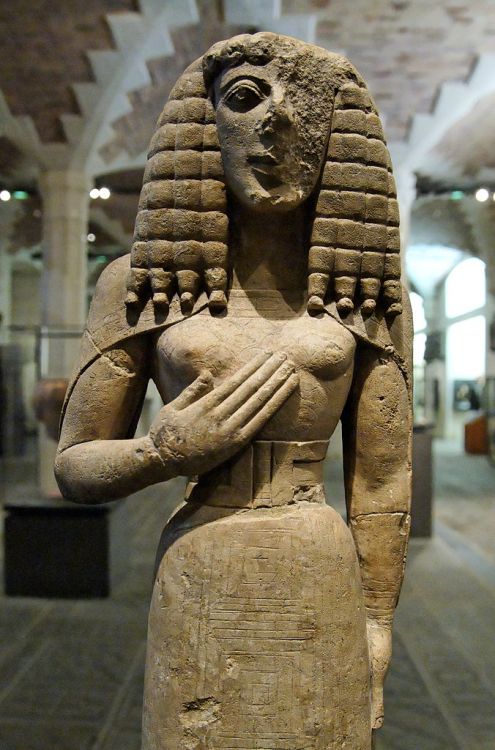 So-called Lady of Auxerre, a female statuette in the Daedalic style. Limestone with incised decorati