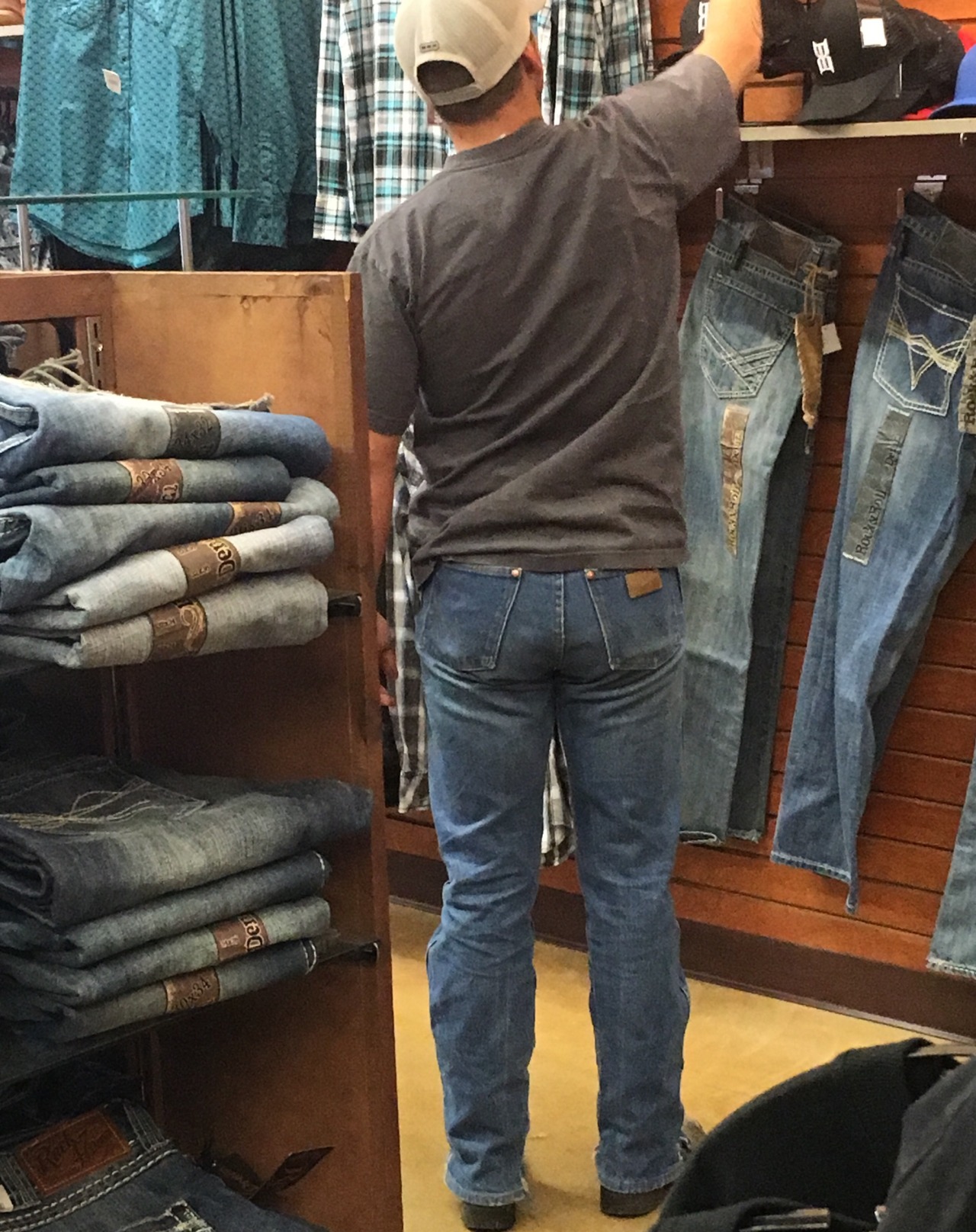 cowboysandsoldiers:  Hot young cowboy with a great Wrangler ass browsing around in
