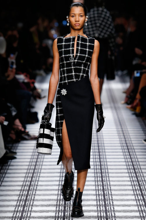 worldofwilbekin:  WHO’S THAT GIRL: LINEISY MONTEROIt’s always amazing to see a new face on the fashion runways who actually delivers. That was the case when I was pleasantly surprised to see Dominican born Lineisy Montero grace the Prada Fall 2015