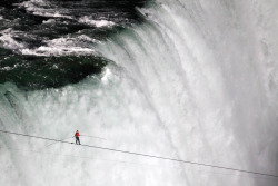 Nerves of steel (Nik Wallenda crossing Niagara Falls, 15 June 2012)