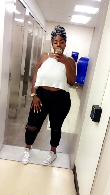 fairyysquaadmother:  Hadda pull an Erykah real quick