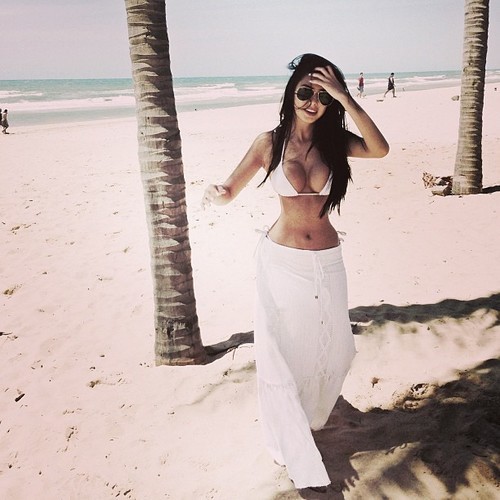 chanel-and-louboutins:  Her waist 😍