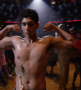 lyrcbelacqua: ANGEL BISMARK CURIEL as Lil Papi Evangelista in Revelations (Pose 2x08). 