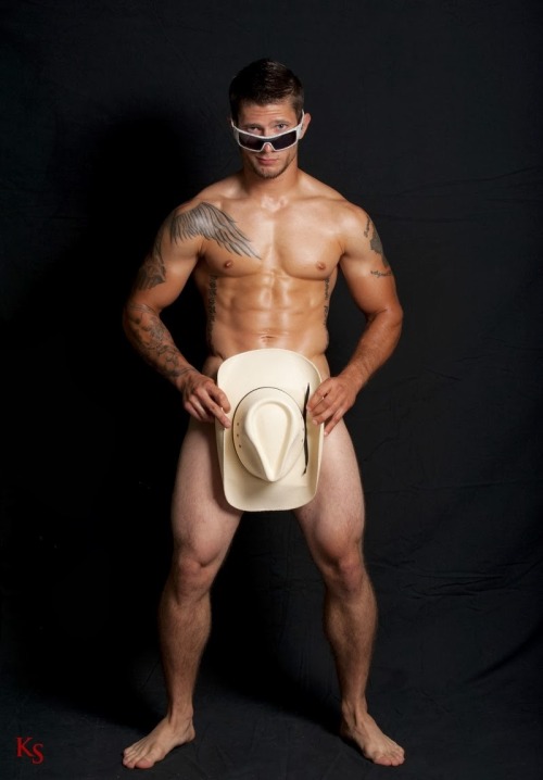 jocks-bros-n-hipsters:  pussyonfire:  Justin Marcoccio http://pussyonfire.tumblr.com/archive      (via TumbleOn)