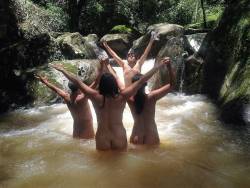 naturalswimmingspirit:  osnaturistasExclusivo:  Confira os melhores momentos da festa de aniversário do SPNat. Final de  semana de muitas atividades em razão das comemorações do 6 aniversário  do maior grupo naturista do Brasil. Confira a matéria