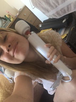 dayzdreamz:  first ever wand ready for me to stop leaving my room everyone ???