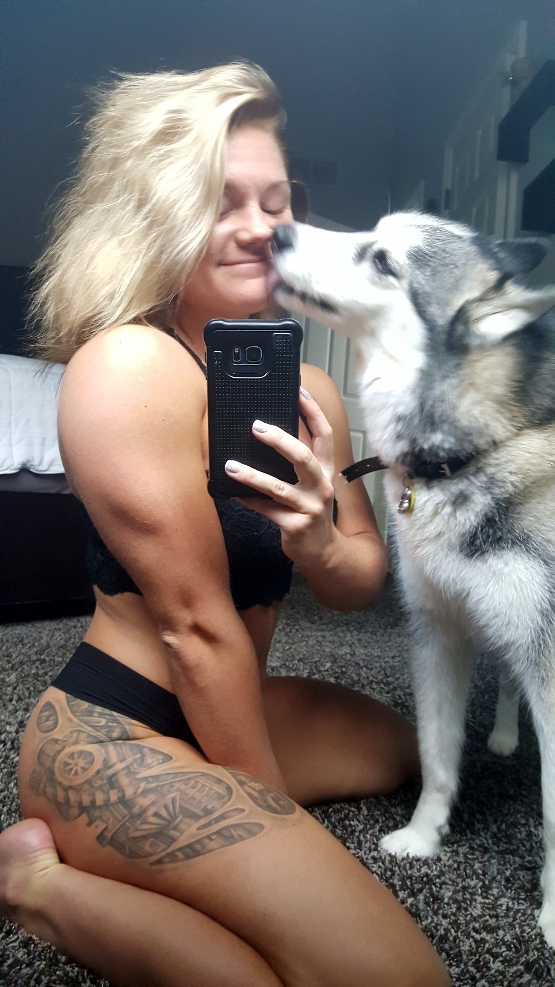 bluntsweightsandgrapes:  denali decided to join the selfies today ❤