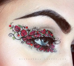 kikimakeup:Eye doodling keeps me SANE 🌹