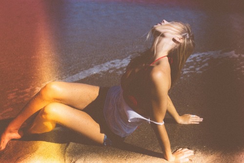 luke-247:  alexisrenmodel:  Alexis Ren by Lucas Passmore throwback  More Beauties 