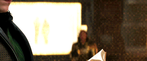 lokihiddleston:You know what hurts the most in this scene, where the guard told him about the death 