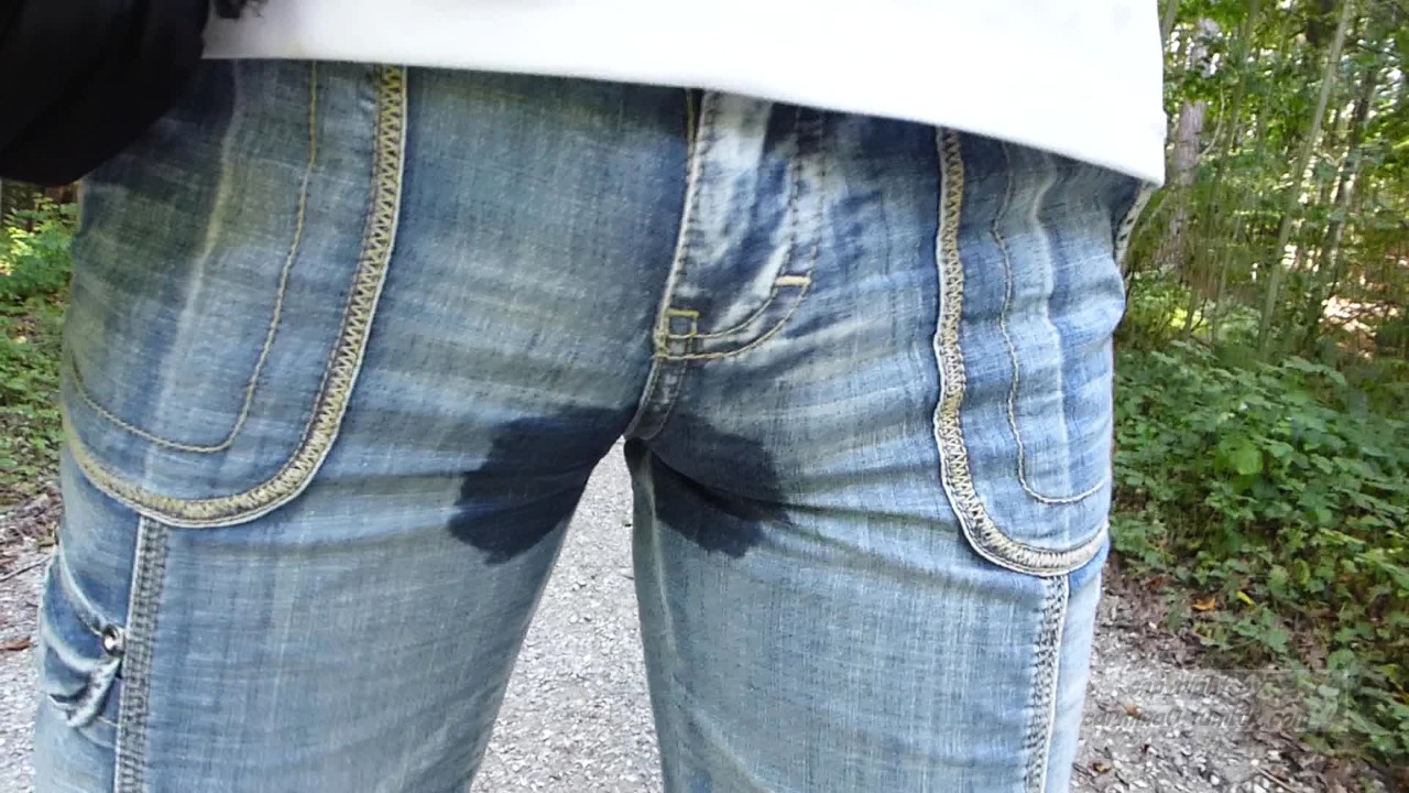 carmina0:  desperate walk in the park in tight sexy jeans shorts wetting find more