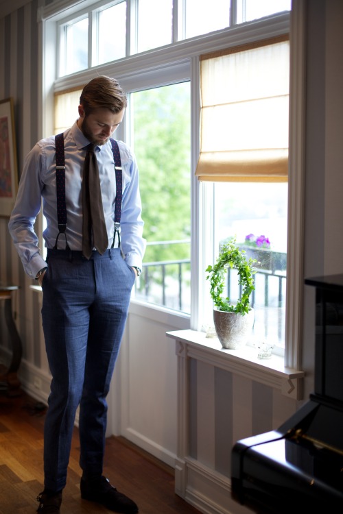 takeitofftherack:  Linen freshness Suitsupply Linen trousers and braces, Eton shirt, Panta unlined t