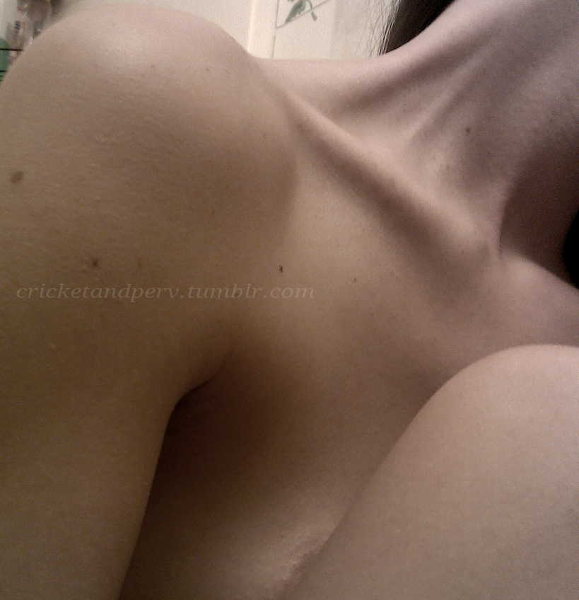cricketandperv:  More differentness.  Such a beautiful collarbone and neck outstretched