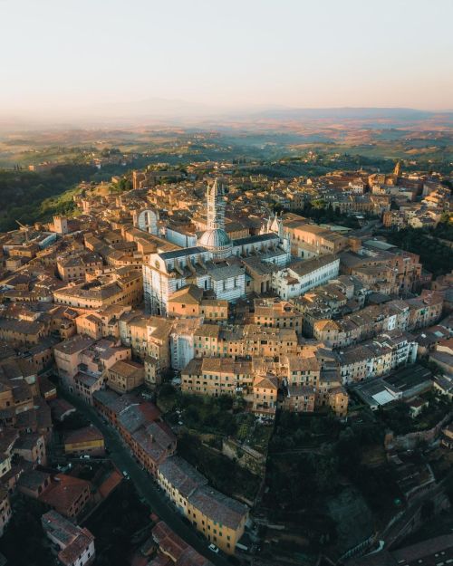 Siena, Italy by giuliogroebert