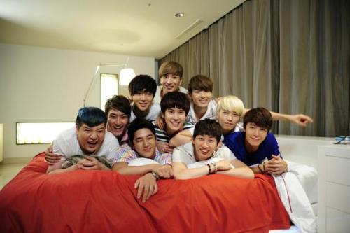 Porn photo iamlatinaandilovekpop:  Super Junior Around