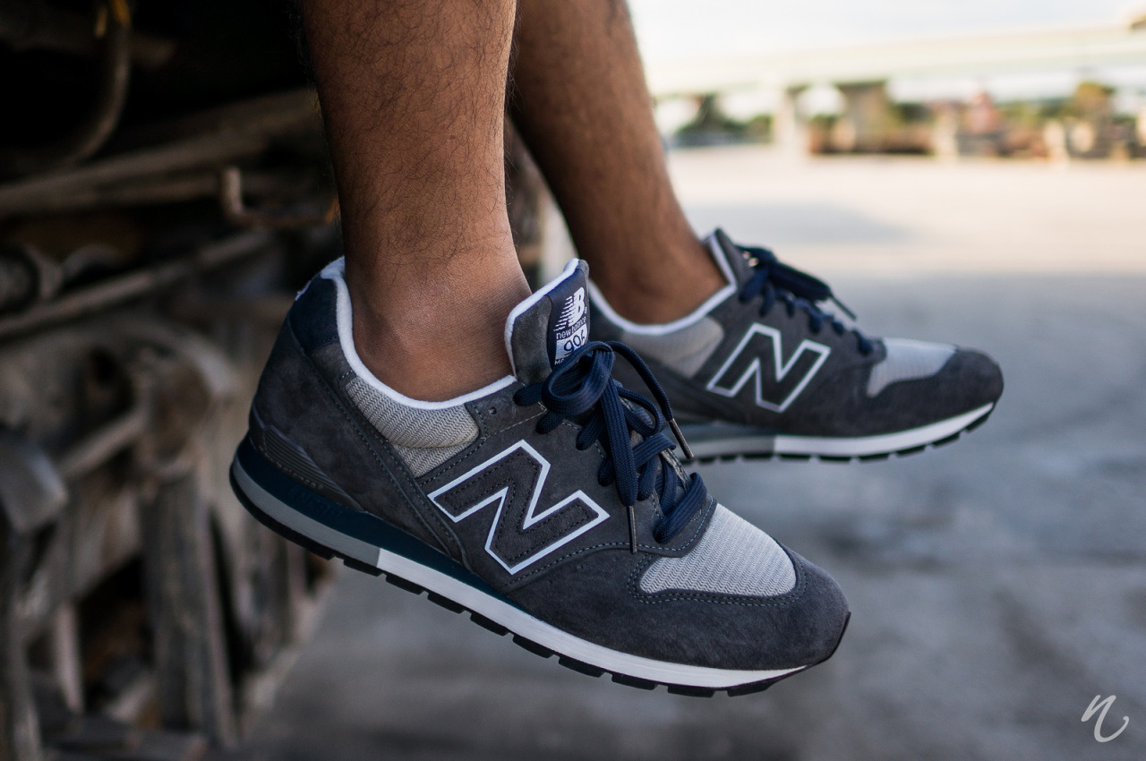 new balance 996 grey on feet