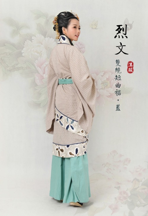 Traditional Chinese Hanfu - Type: Quju/曲裾 (curved-hem robe) from 华夏粹. 