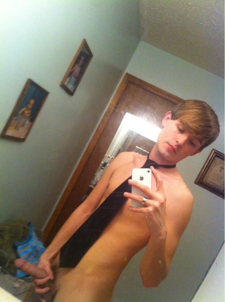 instaguys:  Guys with iPhones Source: gwip.me 