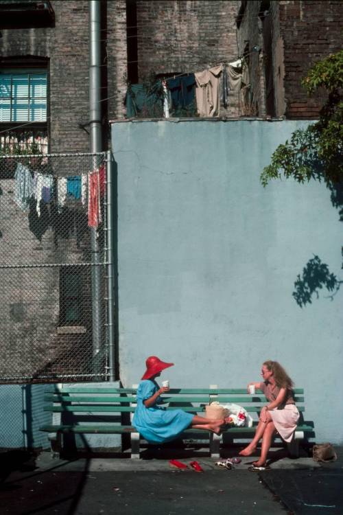 uconstruction:Robert Herman - ‘Old Soho Conversations’, Manhattan Park Benches, New York 1981