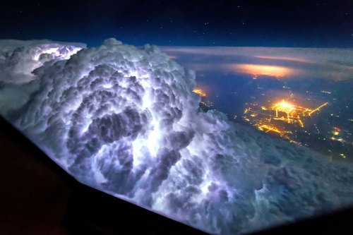 culturenlifestyle:   Spectacular Views Of The Night Sky From The Cockpit  Airplane pilots literally 