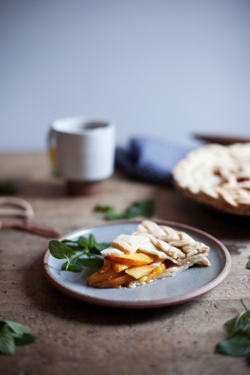 sweetoothgirl:    GEORGIA PEACH HONEY PIE   