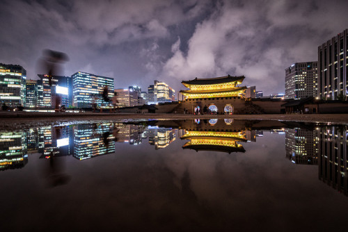 Gyeongbokgung Palace at night.