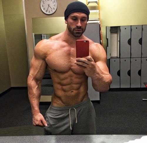 jboys20:  💕JEZEBEL’S HUNK OF THE DAY💕  Bradley Martyn   Where are his nudes? One of my followers has to have them 😉  Follow Me:JBOYS 2.0 💕