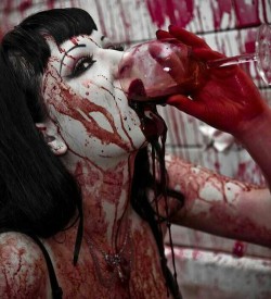 daddyskinkyelf:  theme of the day - blood