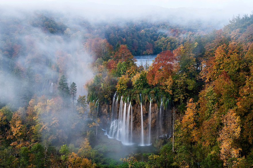 a-precis:  nubbsgalore:  the interconnected and cascading lakes and waterfalls of