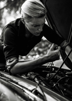 dappertomboy:  Erika Linder 