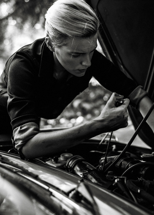 dappertomboy:  Erika Linder 