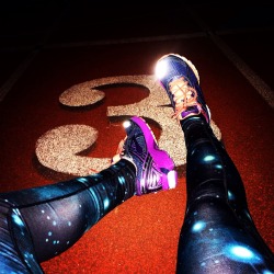 distance-darling:Night running at the track