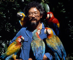 gha-zal:  negactivity:  al—arabi:  cbc:  #TBT - David Suzuki and parrot friends  Nice  who does this remind me of