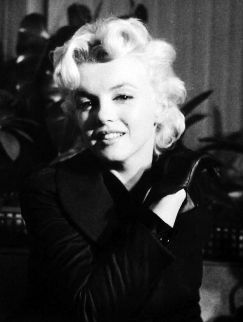 regelgadol: miss-vanilla: Marilyn at a press conference for “Bus Stop” at the Los Angele