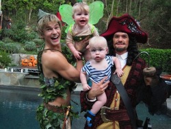 Scottymouth:  Batmanisagatewaydrug:  Neilerburtkapath: Burtka-Harris Family Halloweens