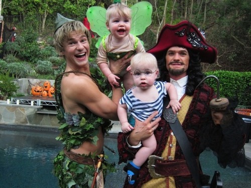 batmanisagatewaydrug:neilerburtkapath:Burtka-Harris Family Halloweens (2011-2018)I really appreciate