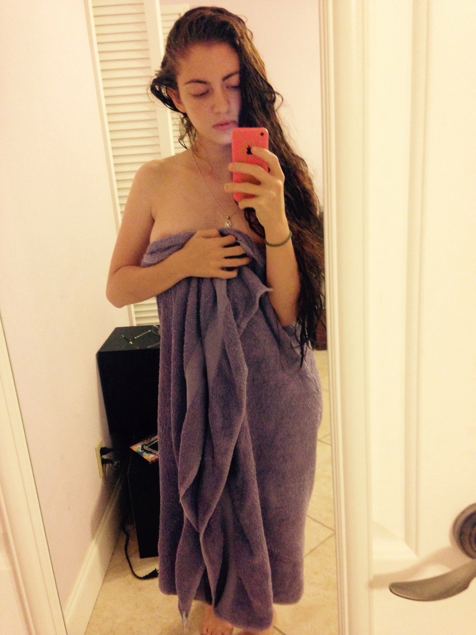 papaslilbabydoll:  After shower nudes 