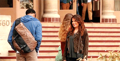 fyeahwaurel:Laurel lighting up when she sees Wes (◠△◠✿)