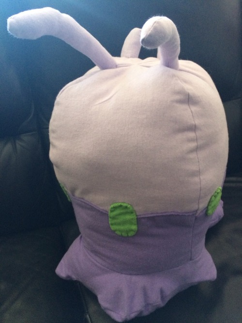 nom-nom-keiko:Goomy plush is done! Considering I started drafting his patrern freehand on Friday I&r