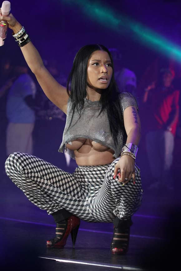 free-celebrity-porn:  Nicki Minaj Acting Like a Stripper at Summer Jam