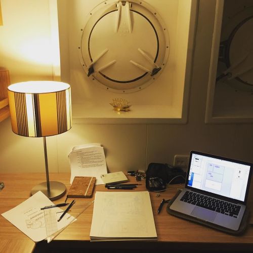 lucybellwood:  Home is where the Ames Guide is.  That beautiful lamp 👆