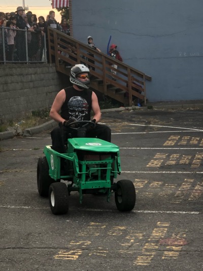 Came back to town and watched our parade and then the lawn mower derby that @xumikeux was in. 