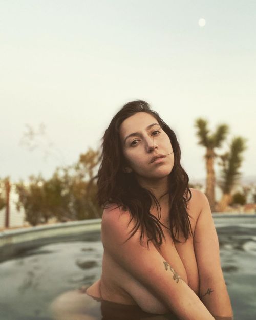 I’m really going to miss this little pool in the desert. Check out my photos and videos from here on iloveapriloneil.com ✨ (at Joshua Tree, California) https://www.instagram.com/p/CEnfngZgQs4/?igshid=18lp7kqeblldh