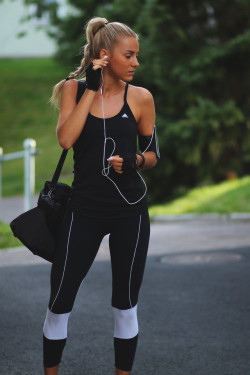 ladies-in-yoga-pants:Workout Outfit http://tiny.cc/4tqtiy