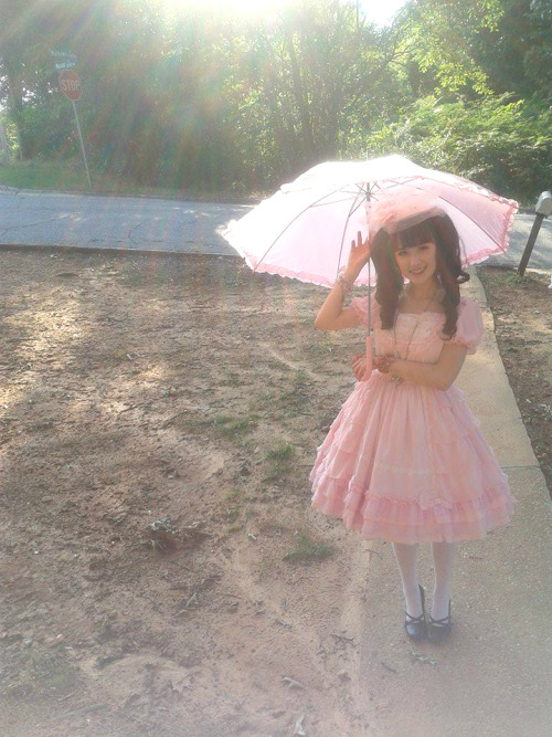 pinkcutenesswonderland:  6.19.14. PRINCESS DAY! Haahaha. A simple plain coord for today,I still loooove my petticoat. It made this dress fluff soo well . 